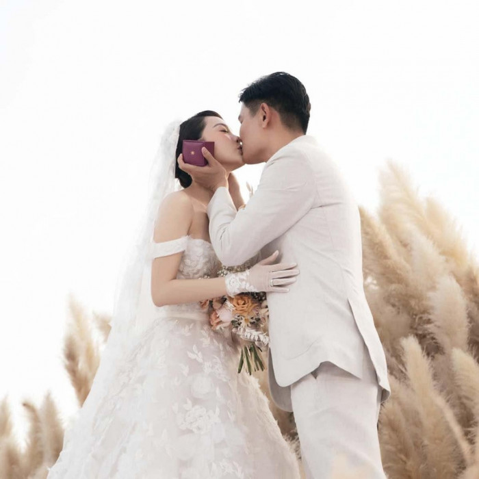 Điều đặc biệt trong hôn lễ chủa chồng Minh Hằng và nữ ca sĩ