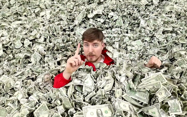 MrBeast tặng tiền cho những người đăng ký kênh YouTube của mình