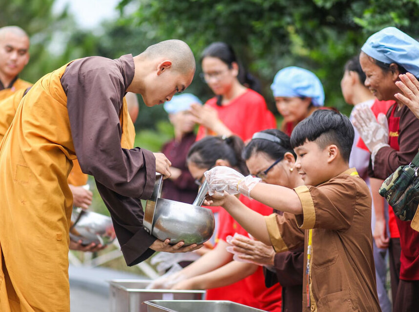 Các cách cúng dường Tam Bảo