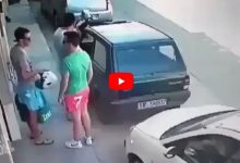 There was no place to get the car out, the man picked it up like a bicycle and kept walking;  watch video