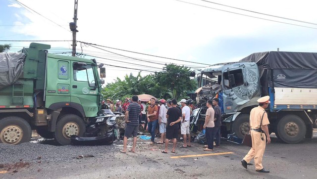 Paollo Madeira Oliveir và hai thành viên của CLB Hoàng Anh Gia Lai gặp tai nạn