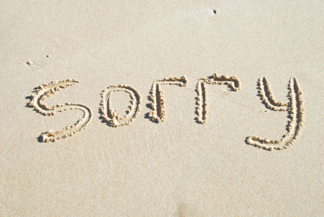 Hình ảnh lời xin lỗi trên cát